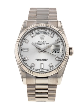 Browse our selection of automatic watches from prestigious brands such as Blancpain, Bell & Ross, Breitling and Rolex.